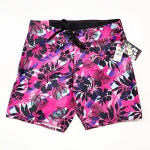 NEW Burnside Hawaiian print board shorts